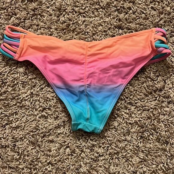Hollister Swim Bikini Bottom - Picture 2 of 3